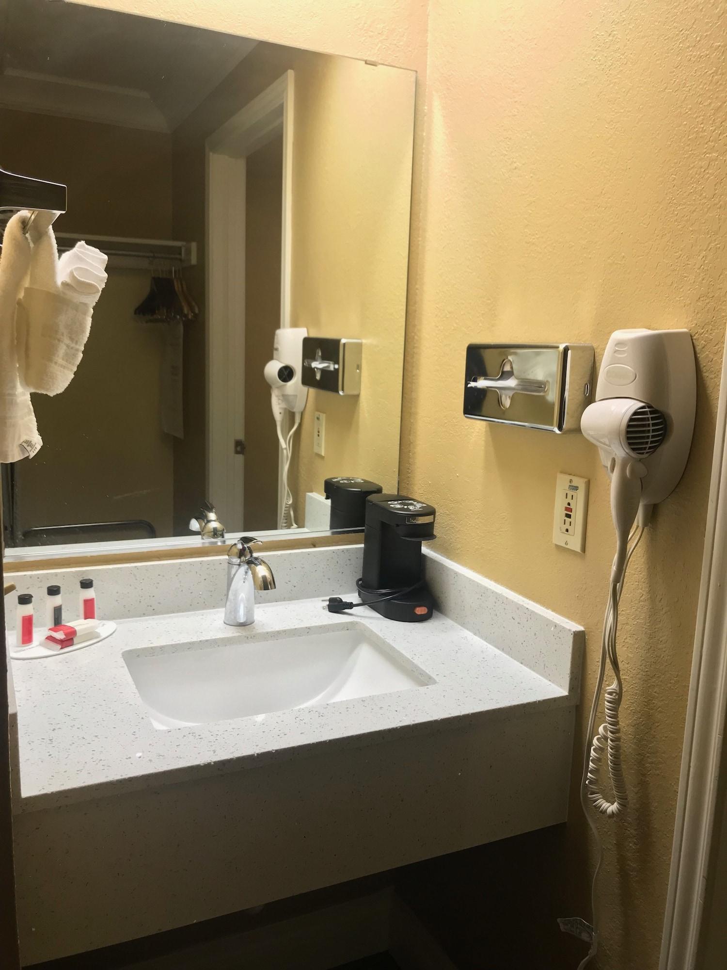 Days Inn By Wyndham San Antonio Airport Εξωτερικό φωτογραφία