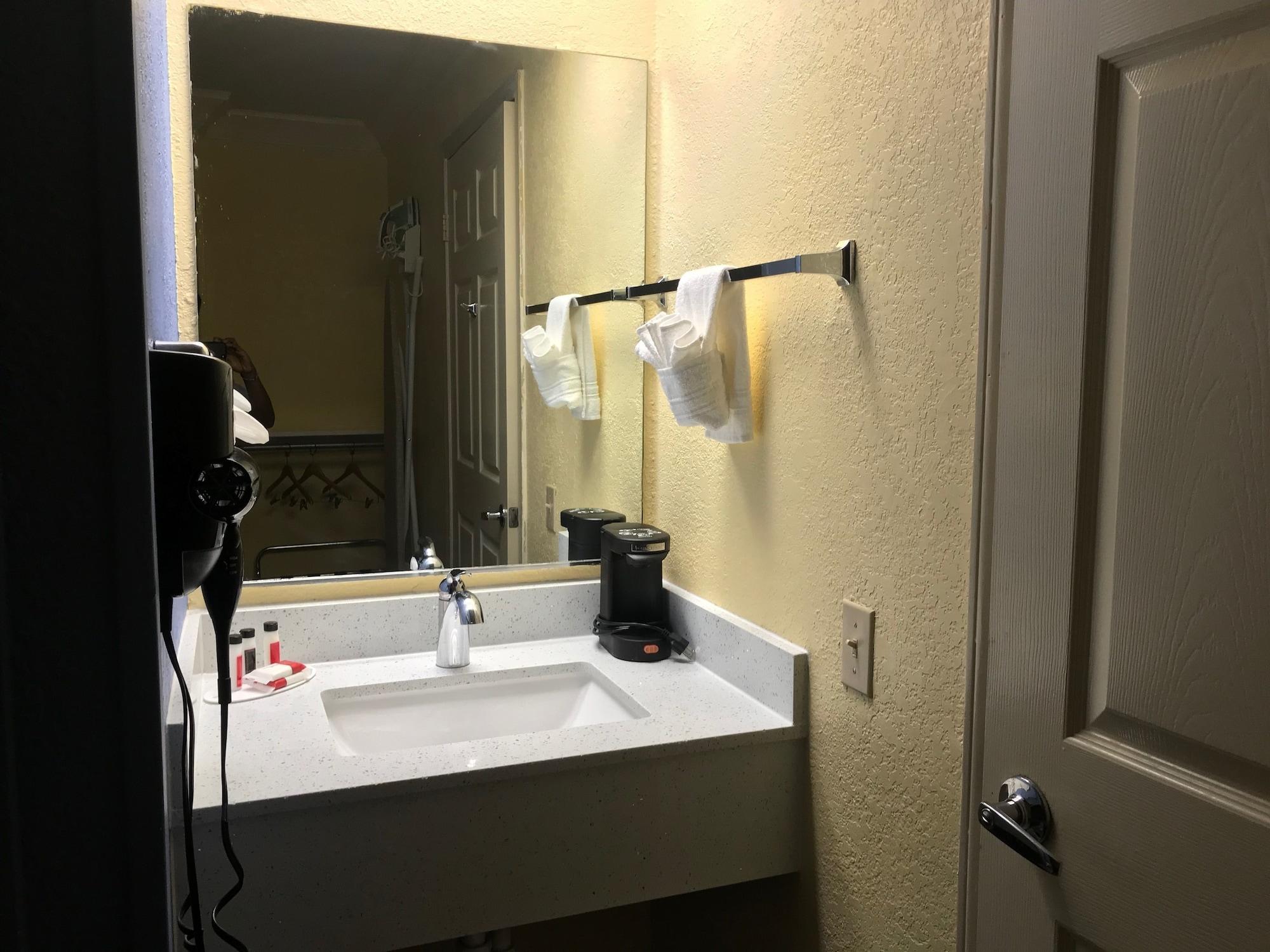 Days Inn By Wyndham San Antonio Airport Εξωτερικό φωτογραφία