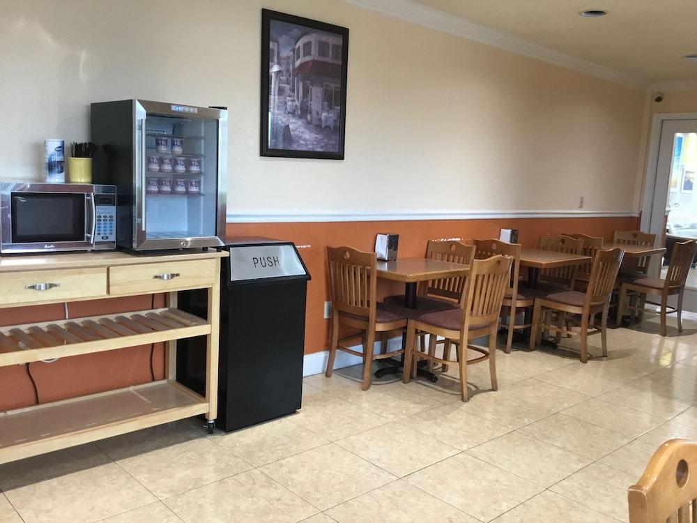 Days Inn By Wyndham San Antonio Airport Εξωτερικό φωτογραφία