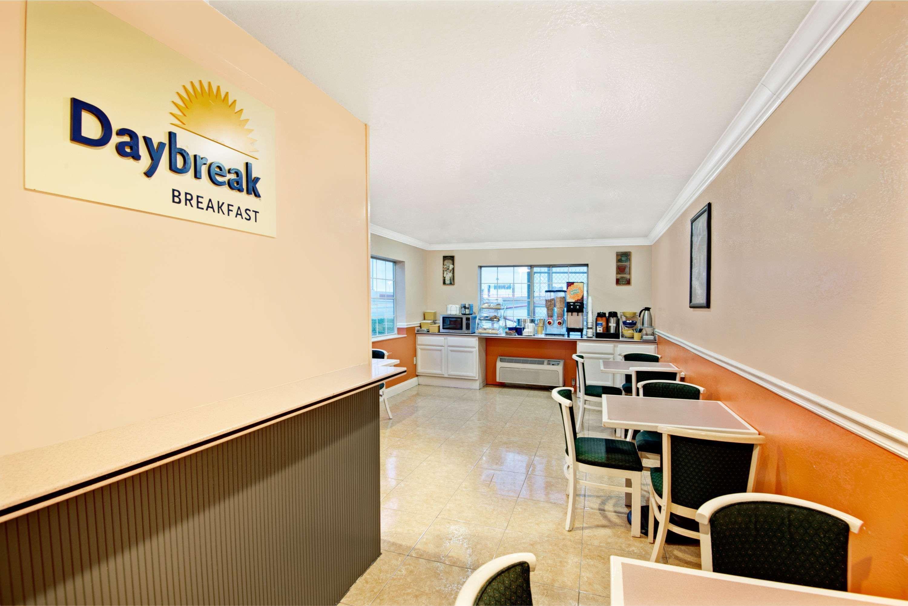 Days Inn By Wyndham San Antonio Airport Εξωτερικό φωτογραφία