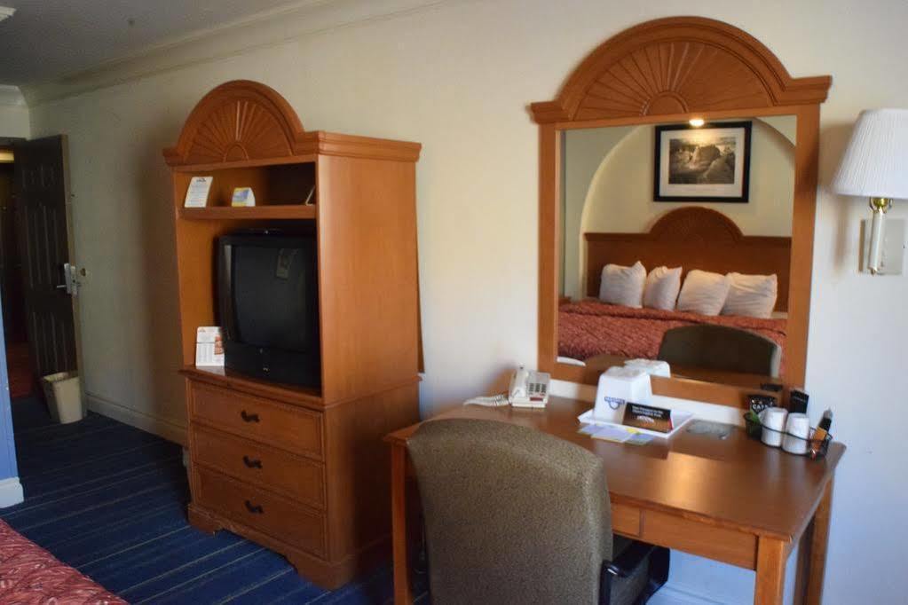 Days Inn By Wyndham San Antonio Airport Εξωτερικό φωτογραφία