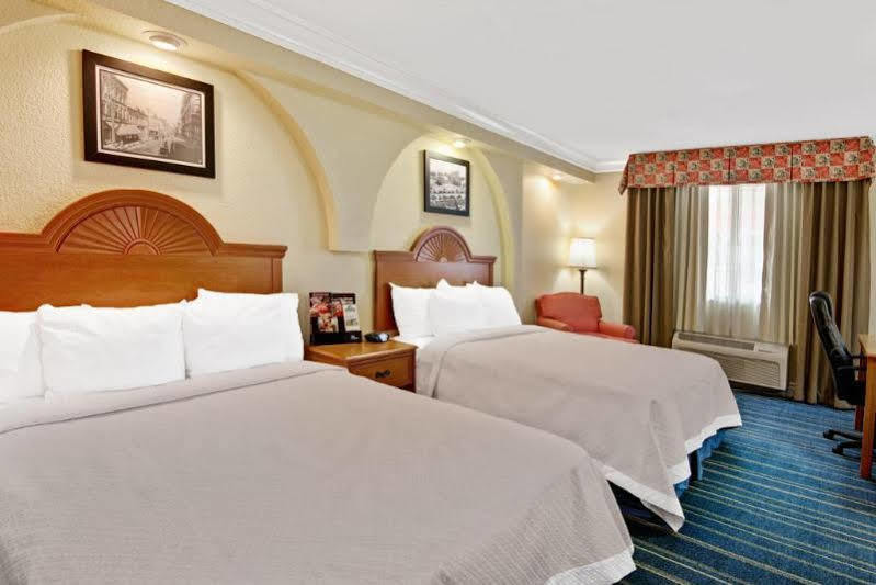 Days Inn By Wyndham San Antonio Airport Εξωτερικό φωτογραφία